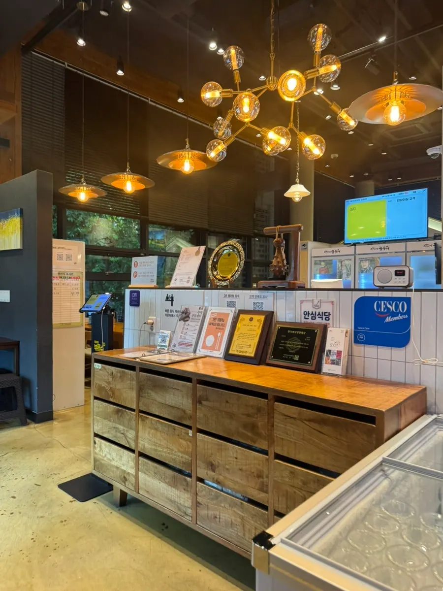 The self-serve bar area near the entrance