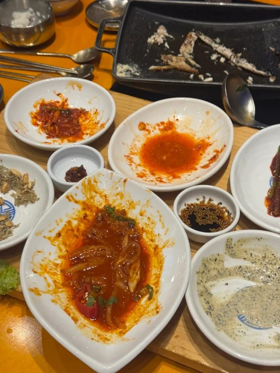 Table mid-meal at Geumdeungeo Deulanguil Main Branch