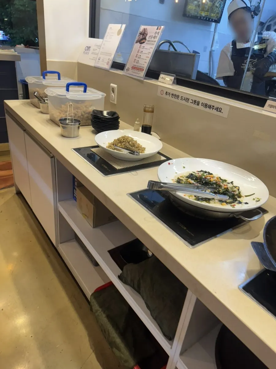 A meal with jeyuk and side dishes together