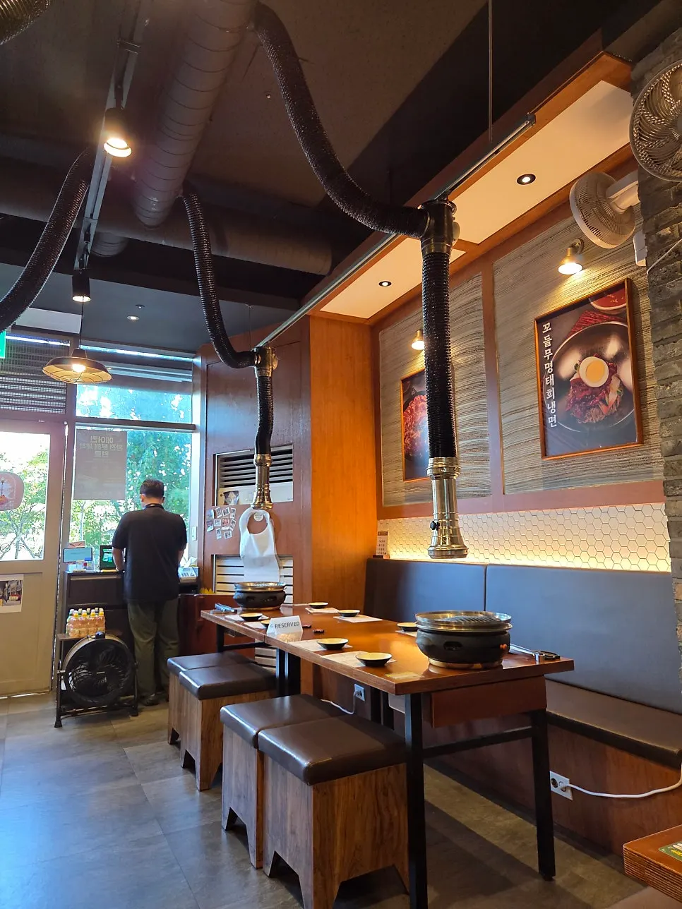Interior decor of Geumdon Hwaro Sangil-dong Station Branch
