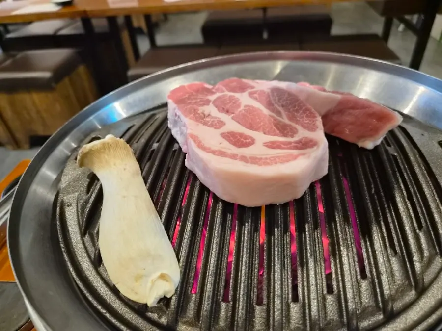 자리 끝쪽 화로와 그릴링 모습