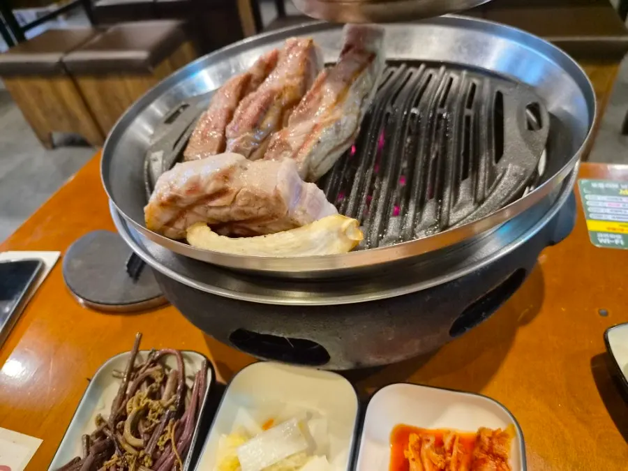 계란찜과 겉절이 상차림