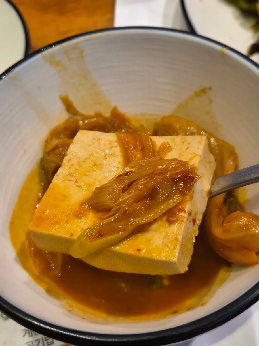 보글보글 끓는 고기듬뿍 김치찌개