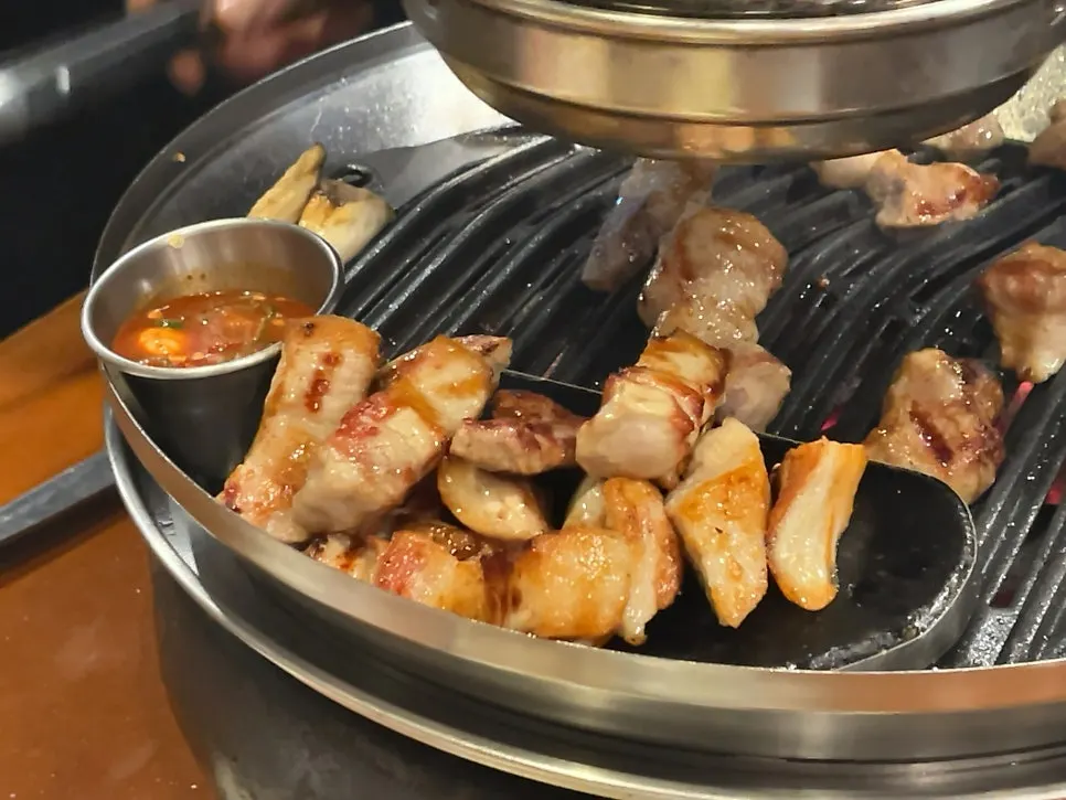 Fully grilled meat resting on the grill plate