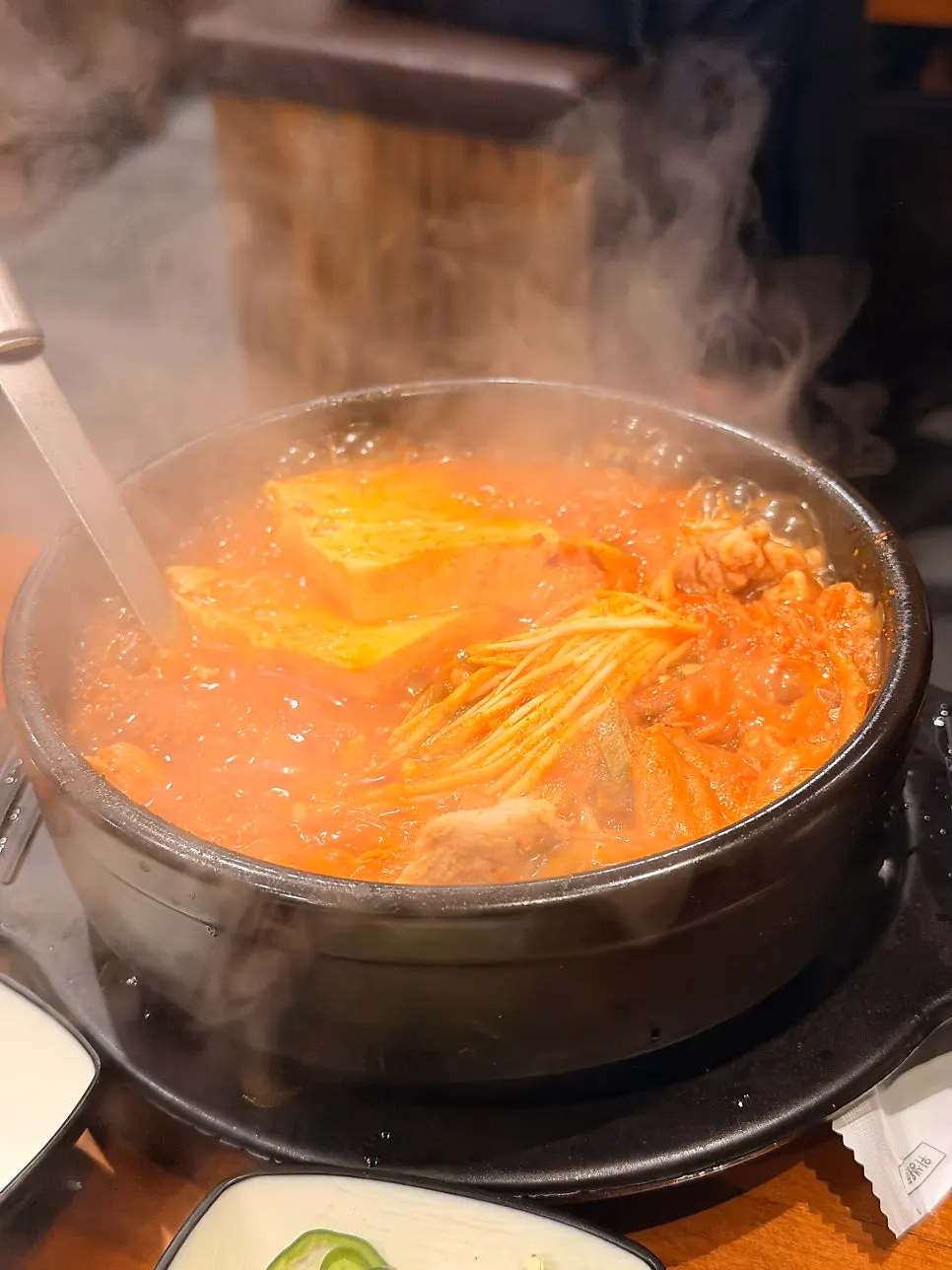 고기가 가득한 고기듬뿍 김치찌개