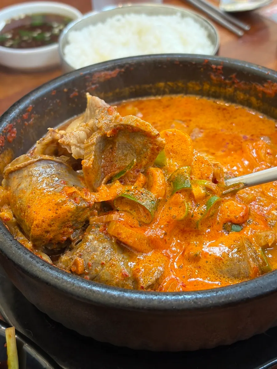 Inside the spicy sundaejang with native-style sundae and meat