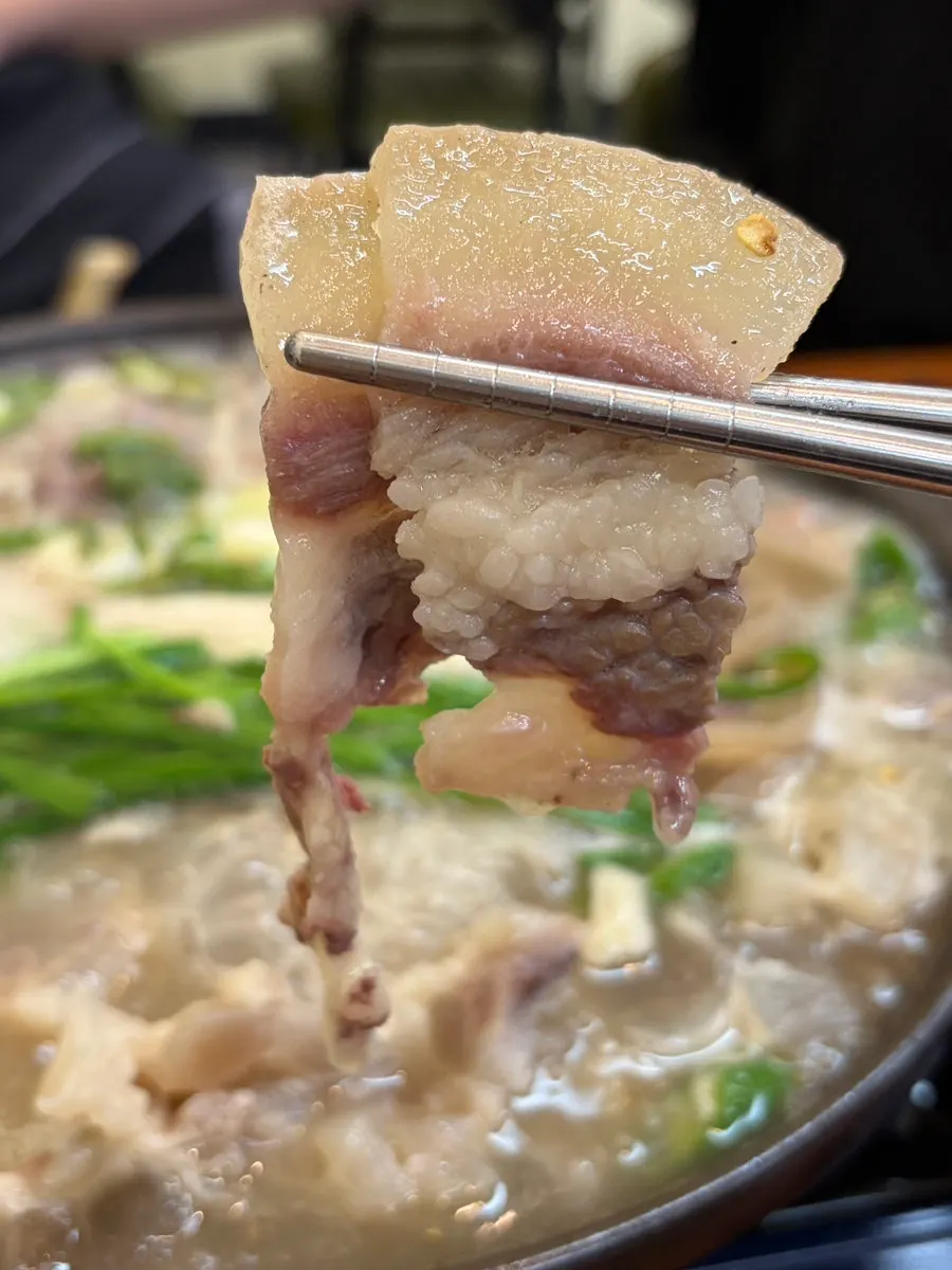 Korean beef head meat in the hot pot