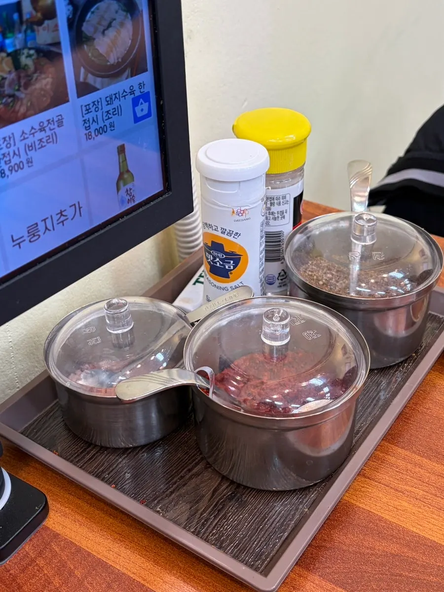 Extra spicy peppers and dipping sauce requested from staff