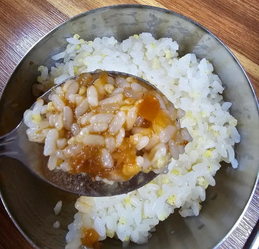 살을 발라낸 고등어조림과 쌈