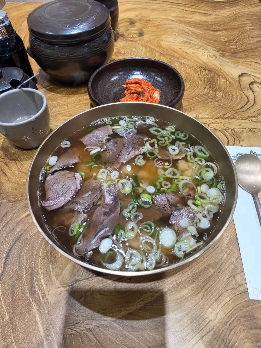 직접 덜어온 반찬 접시