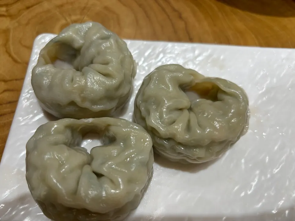 Setengah porsi mandu daging seukuran wang mandu