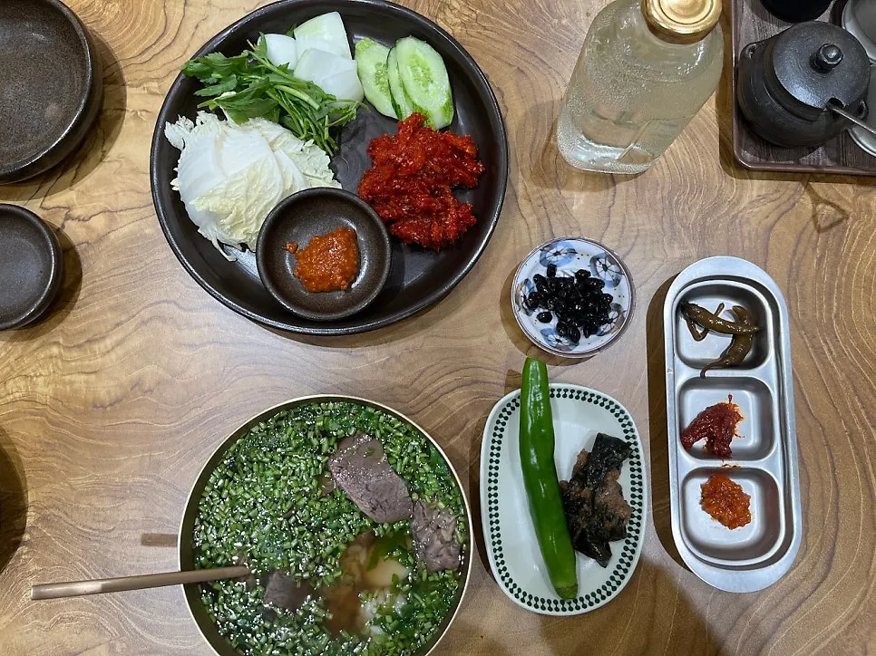 Table at Geumnyeong Gomtang Yeoksam Branch after finishing the meal