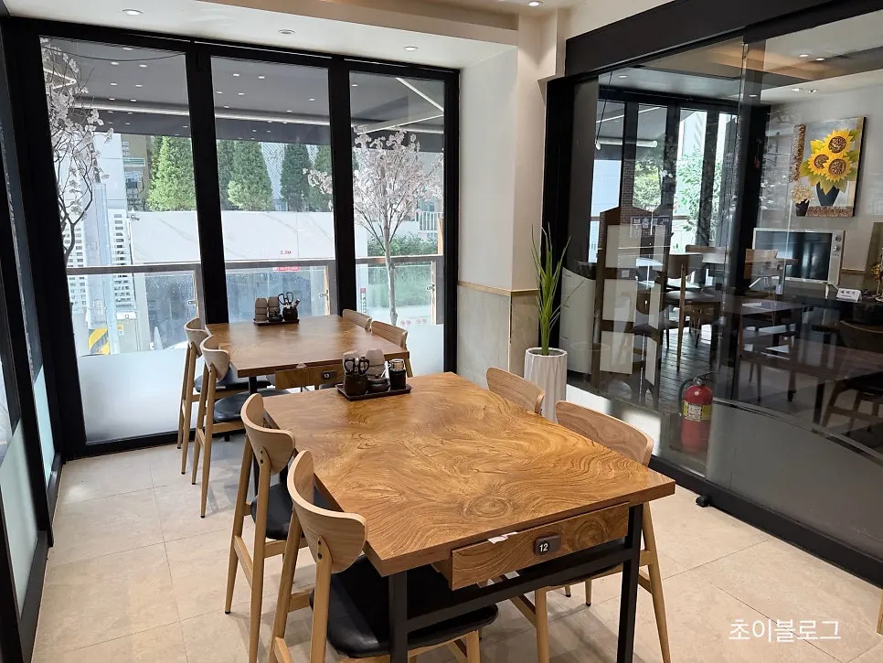 Bright table seating area