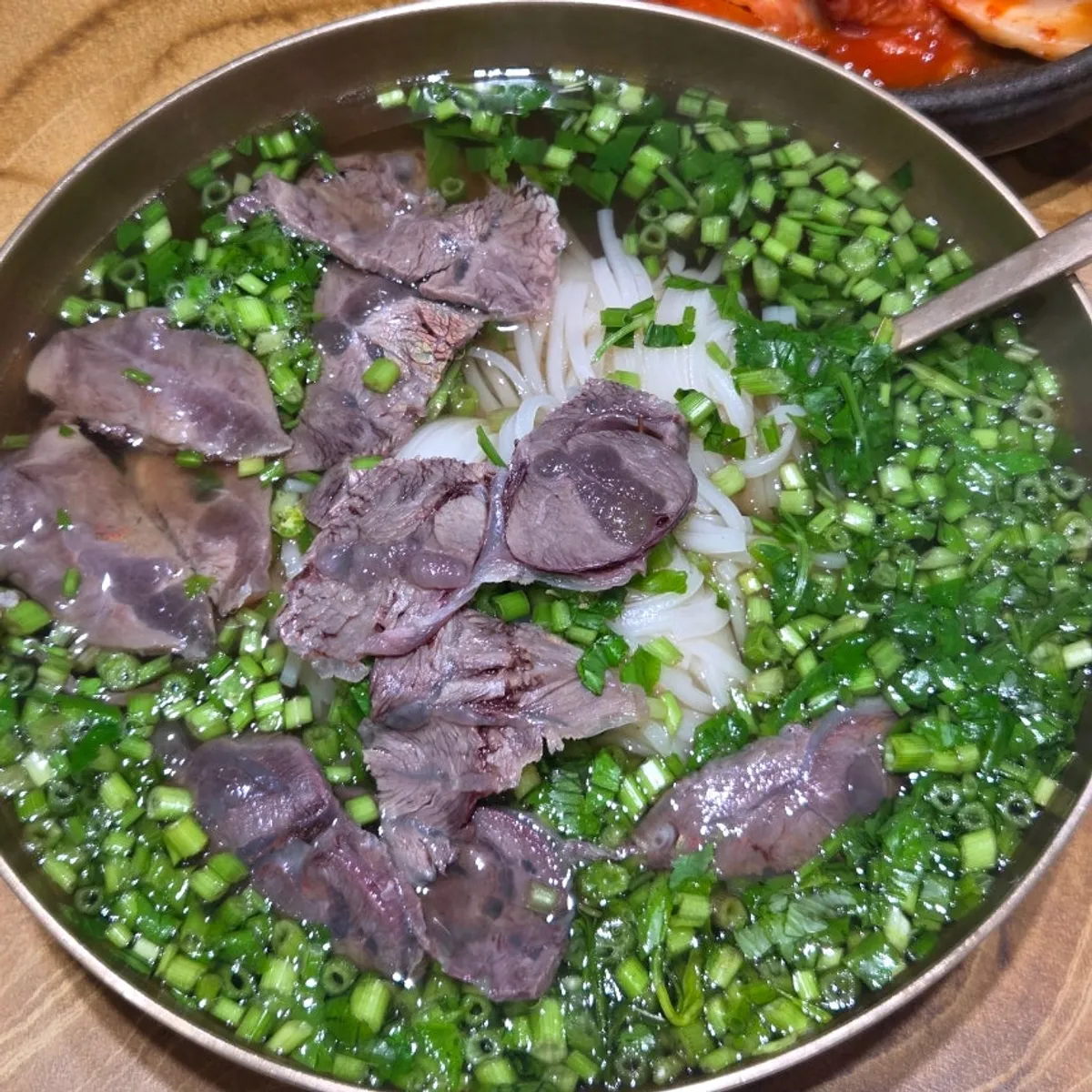 Big chunk of meat on top of the basic gomtang with plenty of scallion