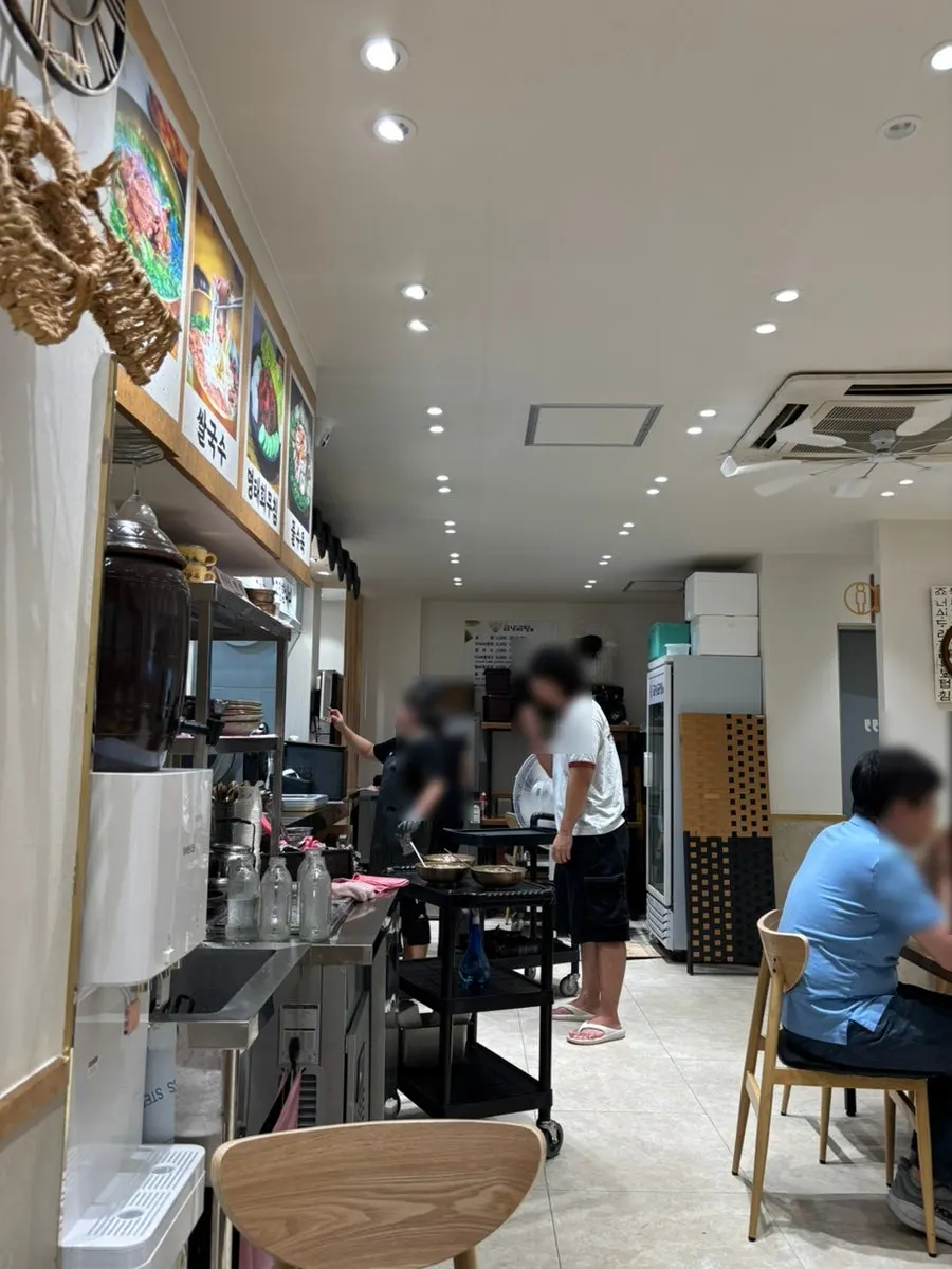 금녕곰탕 역삼점 입구 쪽 모습