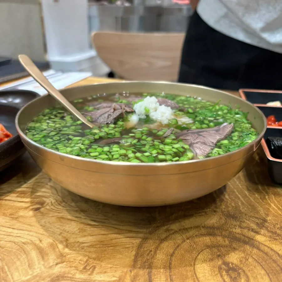 셀프로 가져온 무말랭이와 깻잎 반찬