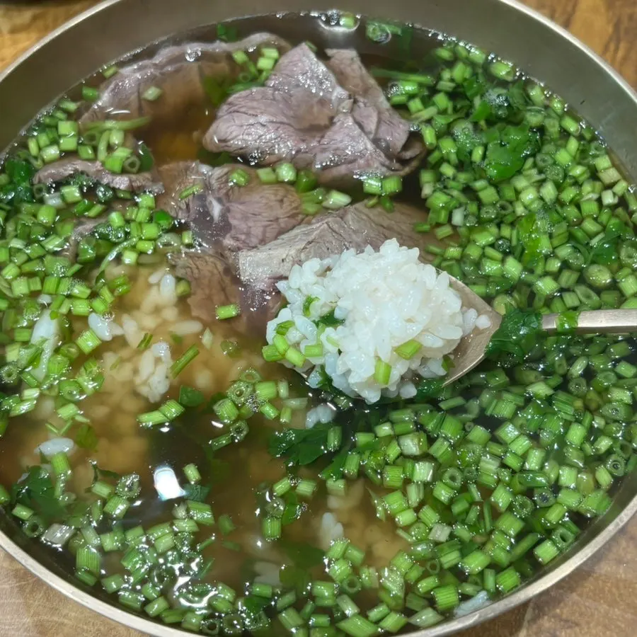 일반 곰탕과 특곰탕 그릇 크기 비교