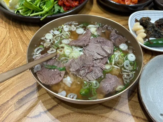 A steaming bowl of gomtang