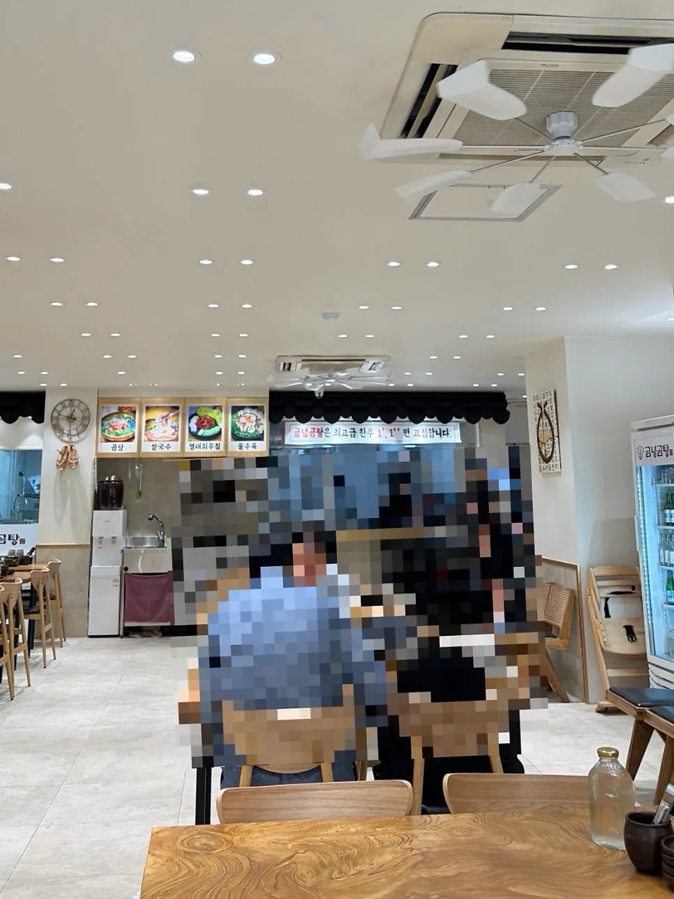 금녕곰탕 역삼점 홀 좌석