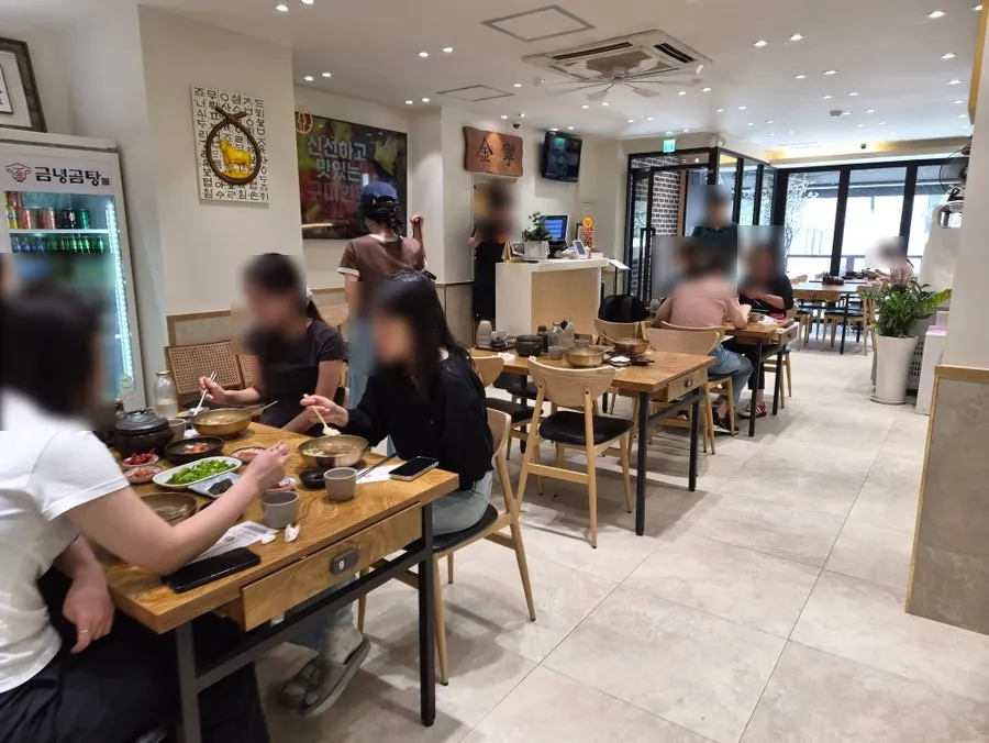 금녕곰탕 역삼점 룸처럼 독립된 좌석 공간