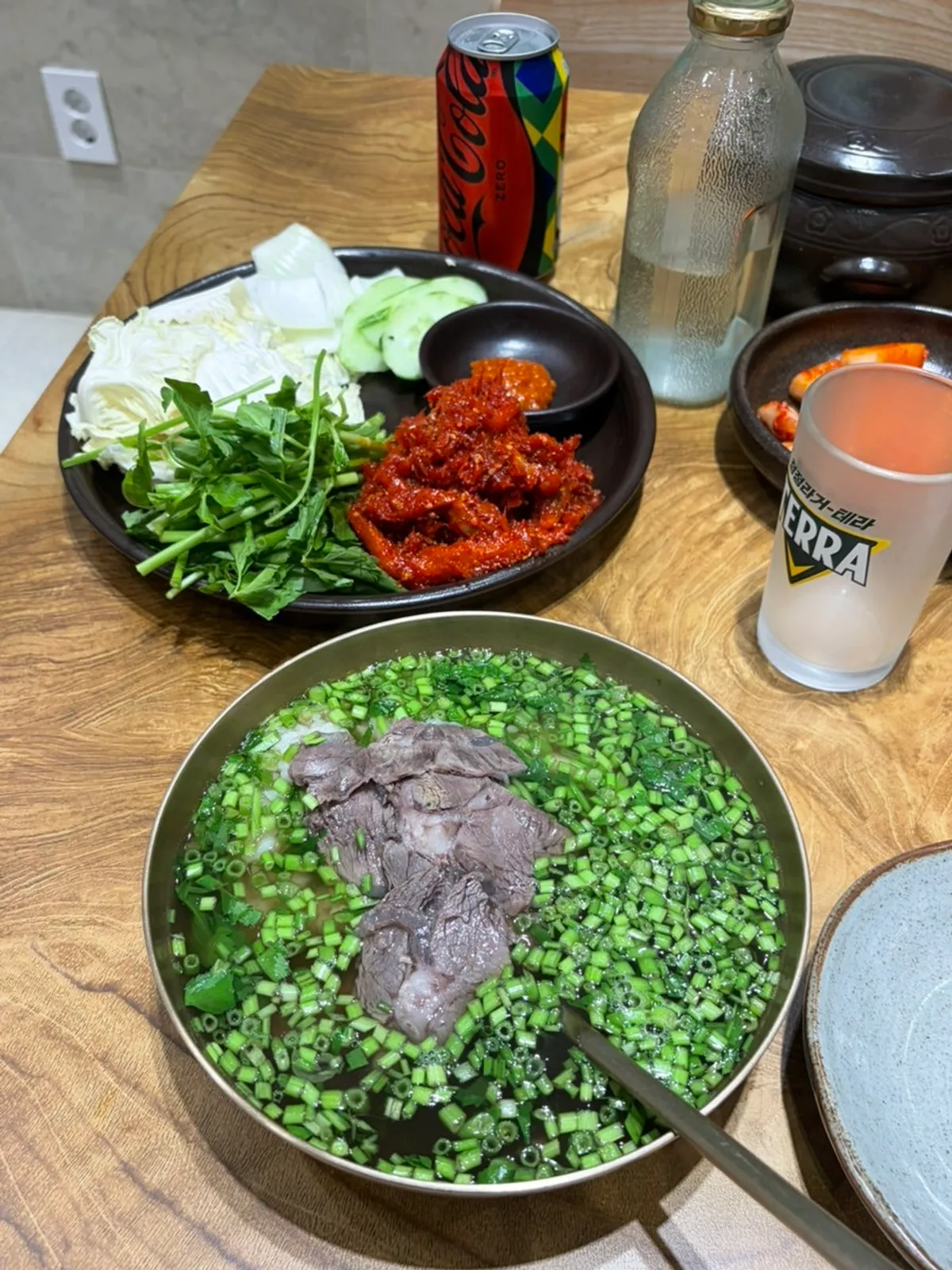 알배추에 한쌈 가득 올린 명태회무침