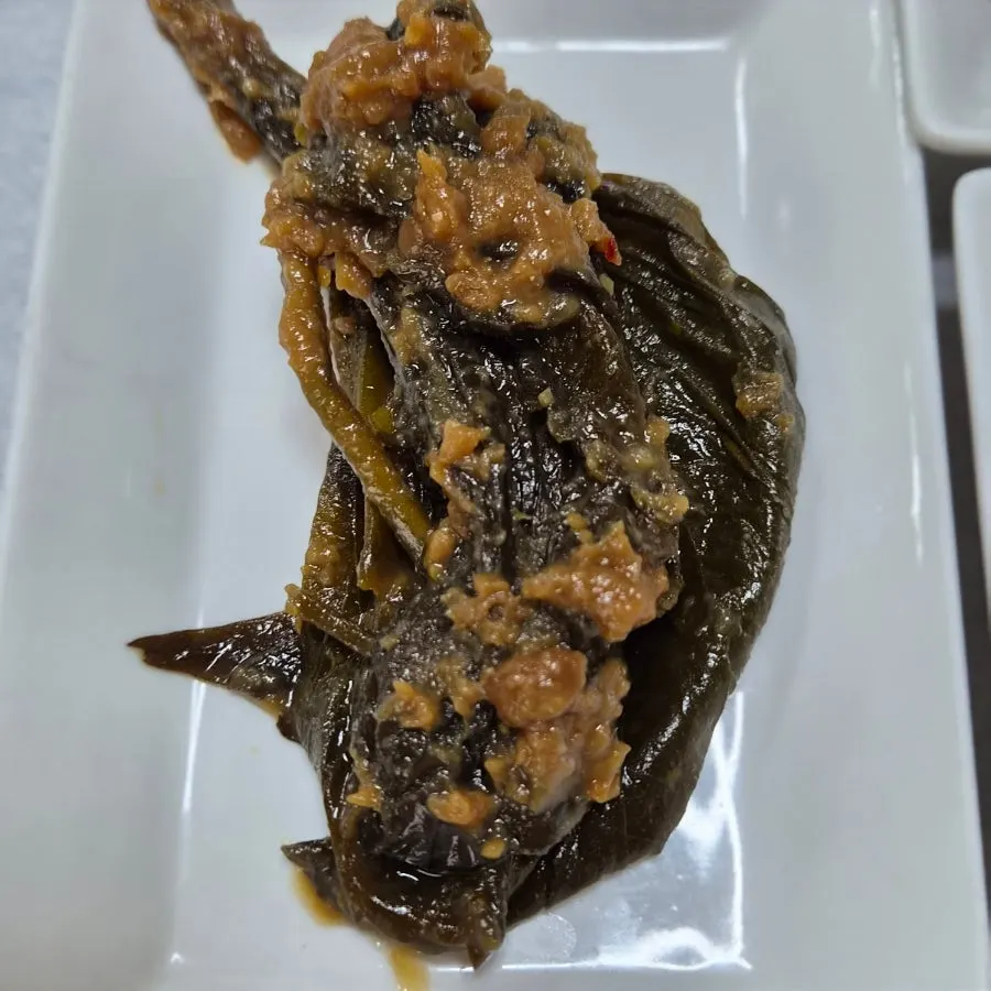 인삼밥과 정갈한 기본 밑반찬 상차림