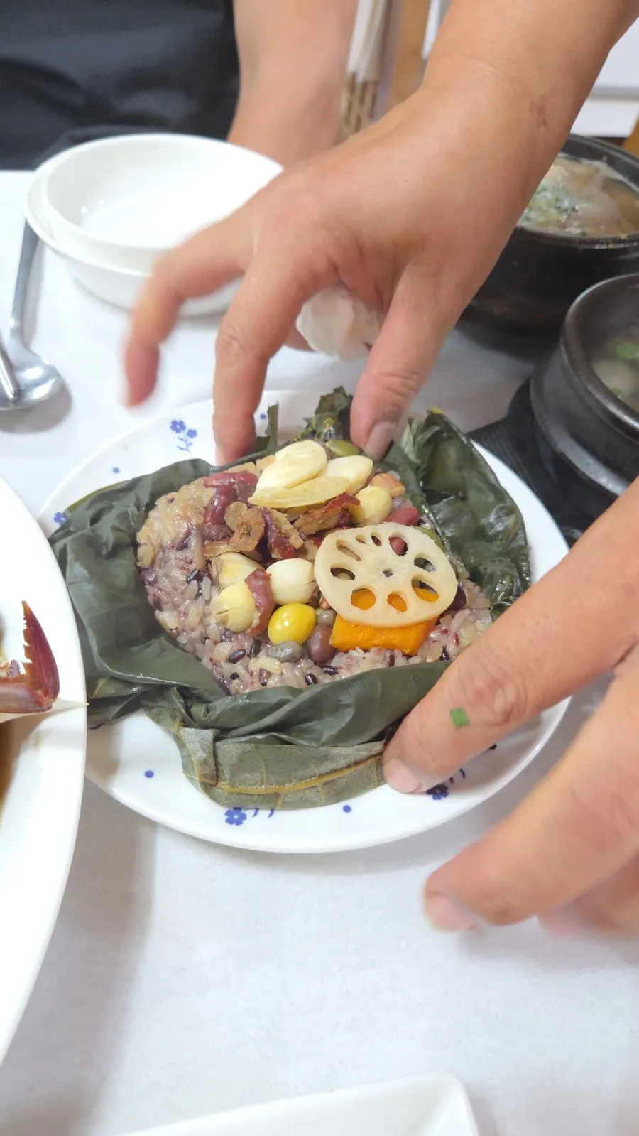 Lotus leaf rice unwrapped at Madang Itneun Jip