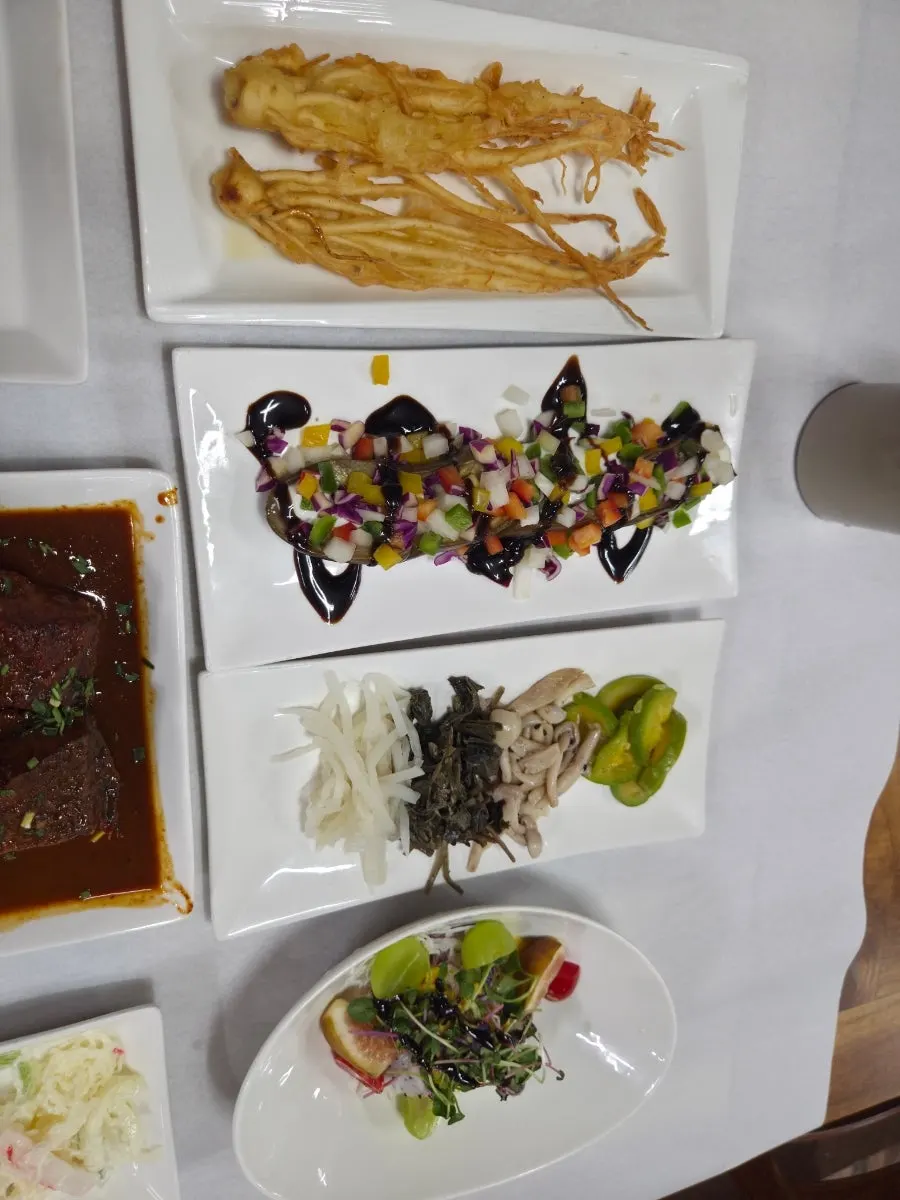 Fully set table at Madang Itneun Jip