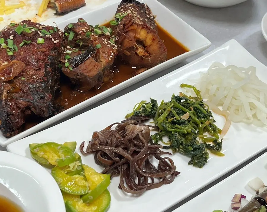 Basic side dishes including crab muchim and pickled dureup