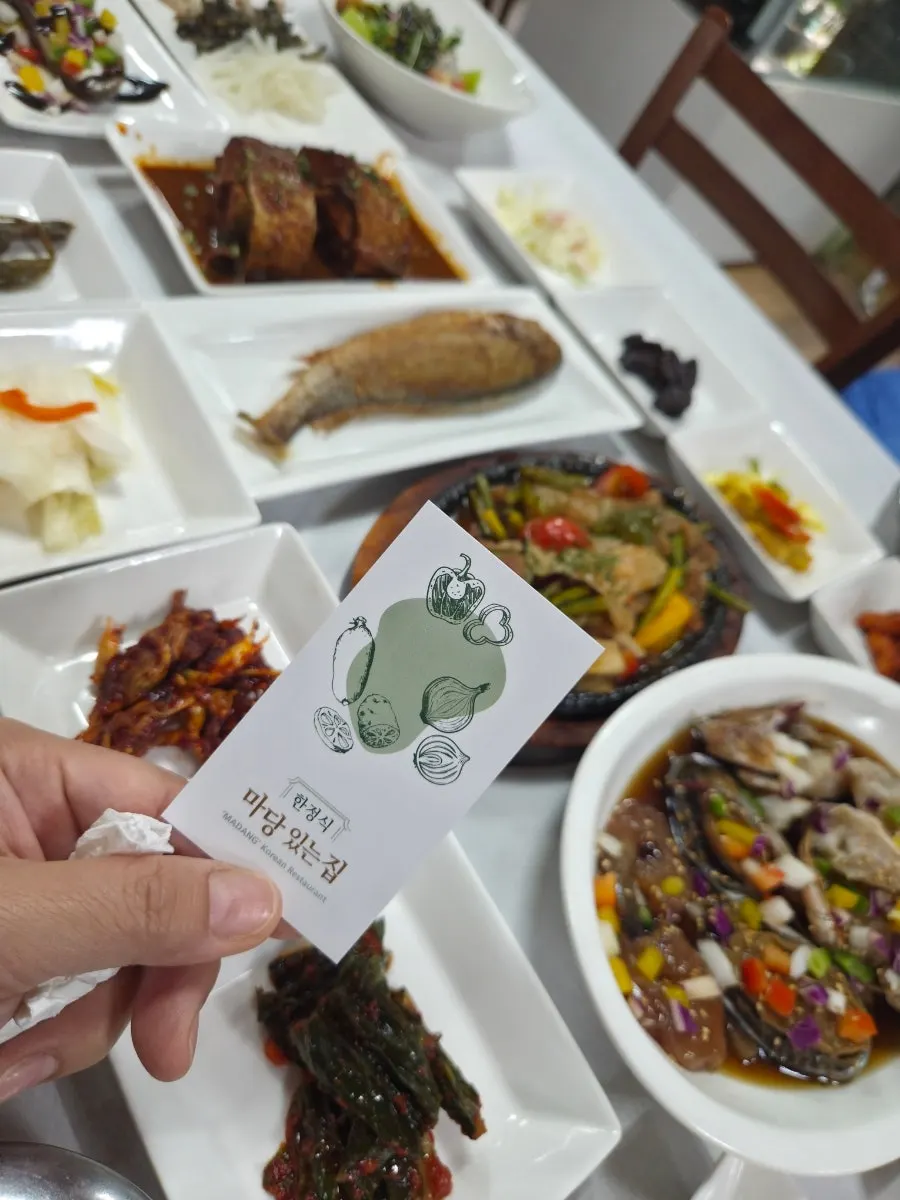 Finished hanjeongsik table at Madang Itneun Jip