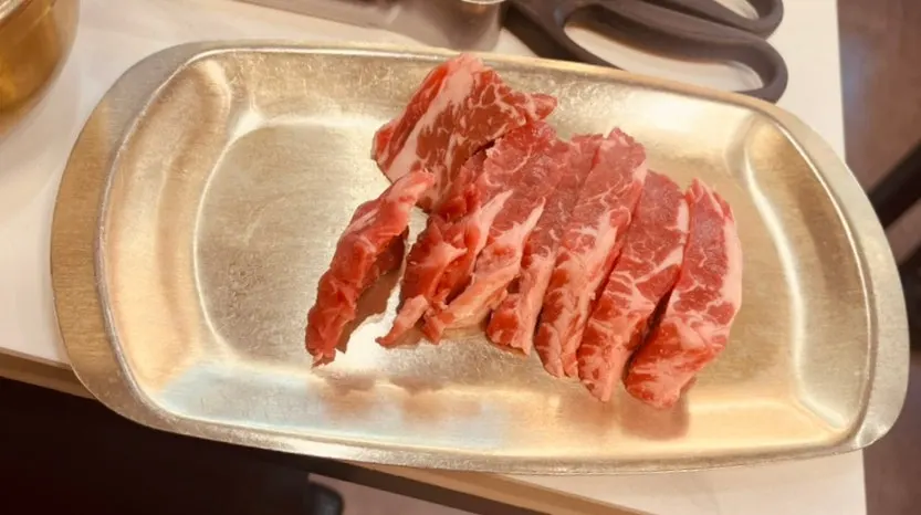 Primer plano de la carne cocinándose