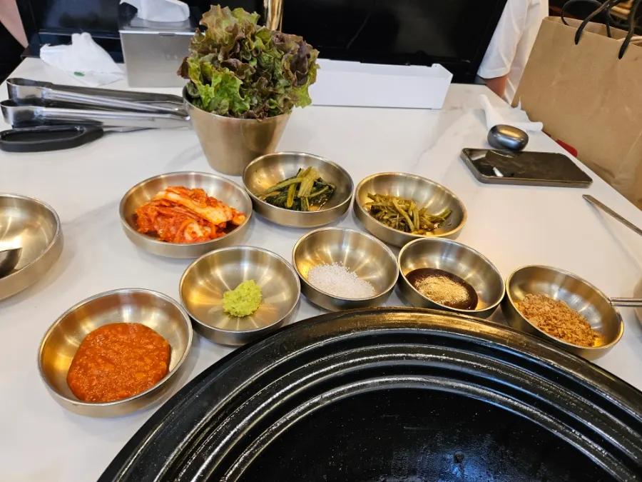 Basic side dishes served with the meat