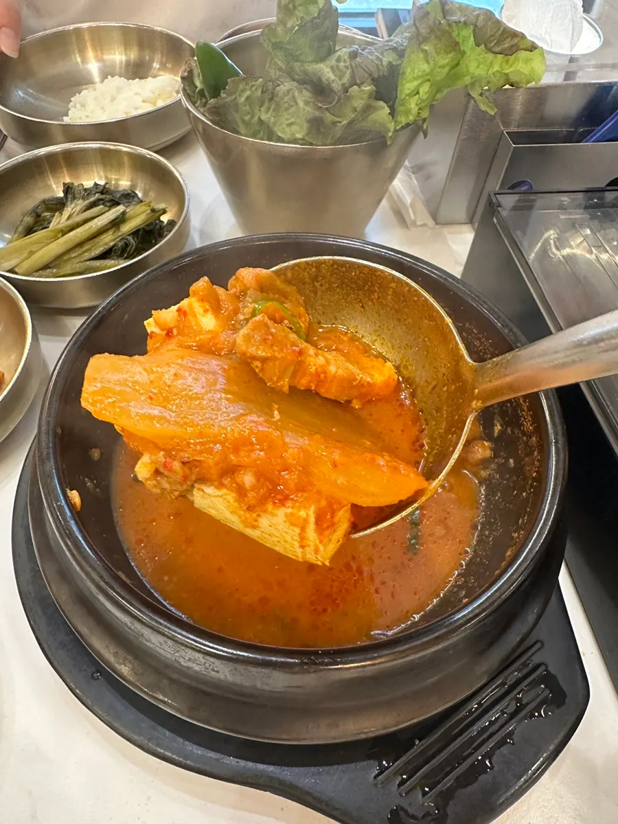 싹 비운 김치찌개 냄비