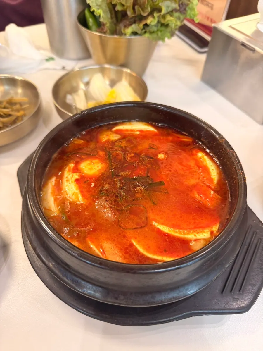 서비스로 나온 순두부찌개