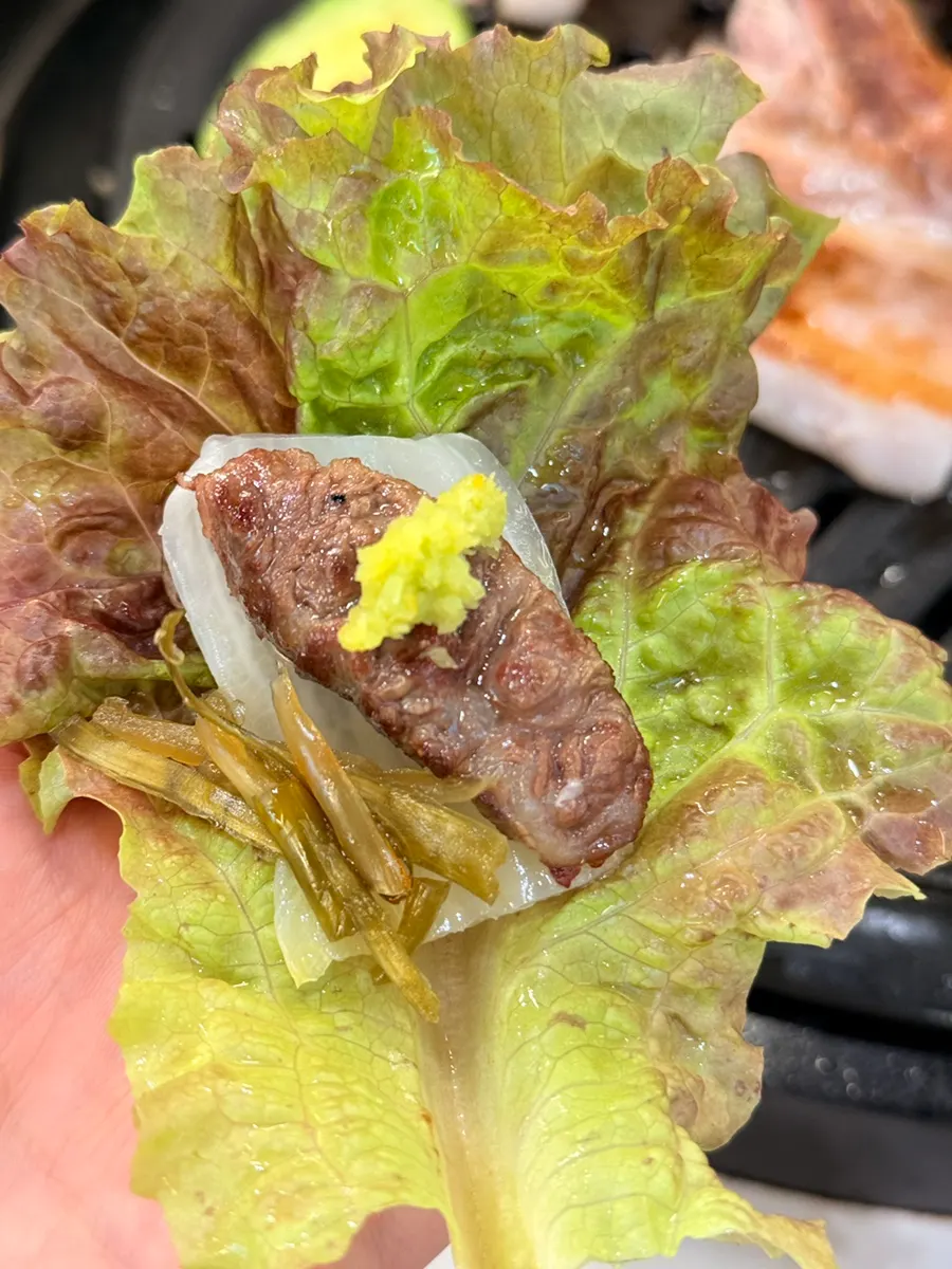 숯불 위에서 익는 황제갈비살