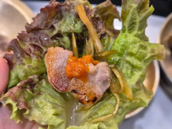 Pork neck eaten with kimchi