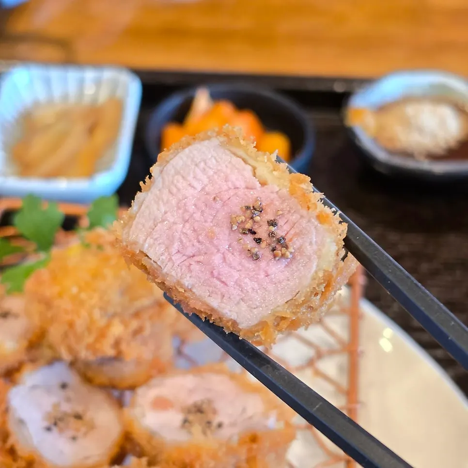 Moist tenderloin katsu interior