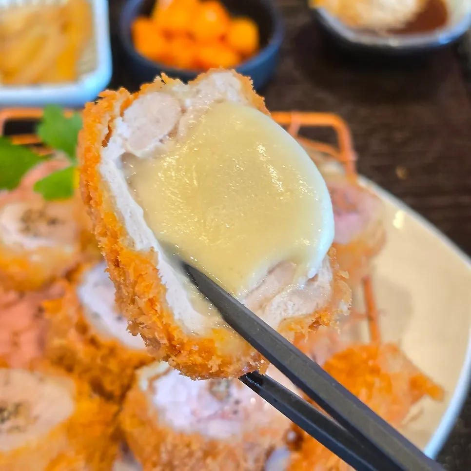 Mixed katsu with tenderloin, sirloin, and cheese