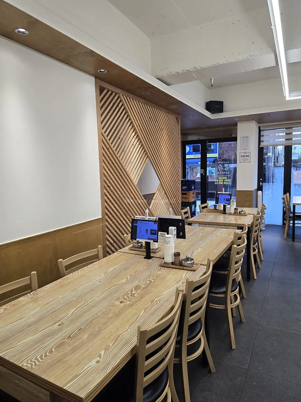 Comfortable dining hall with powerful AC