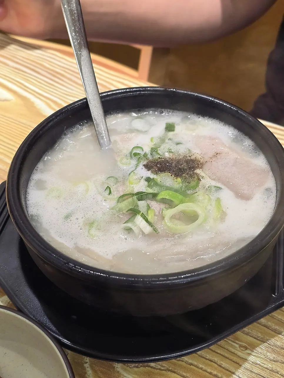 Large pork jowl soup piled high with pork jowl