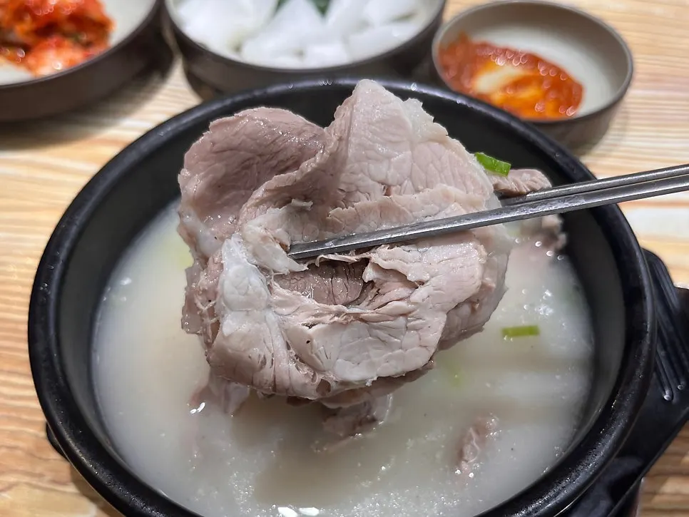 A generous amount of meat inside the gukbap