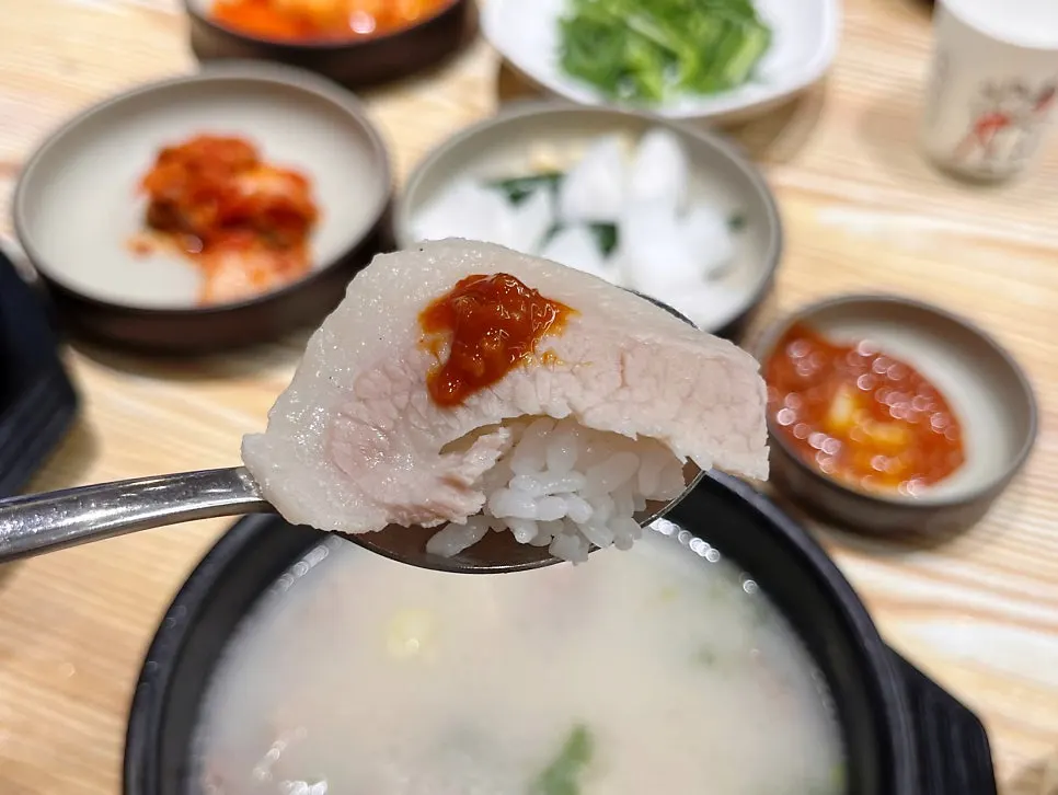 Meat lifted out of the gukbap