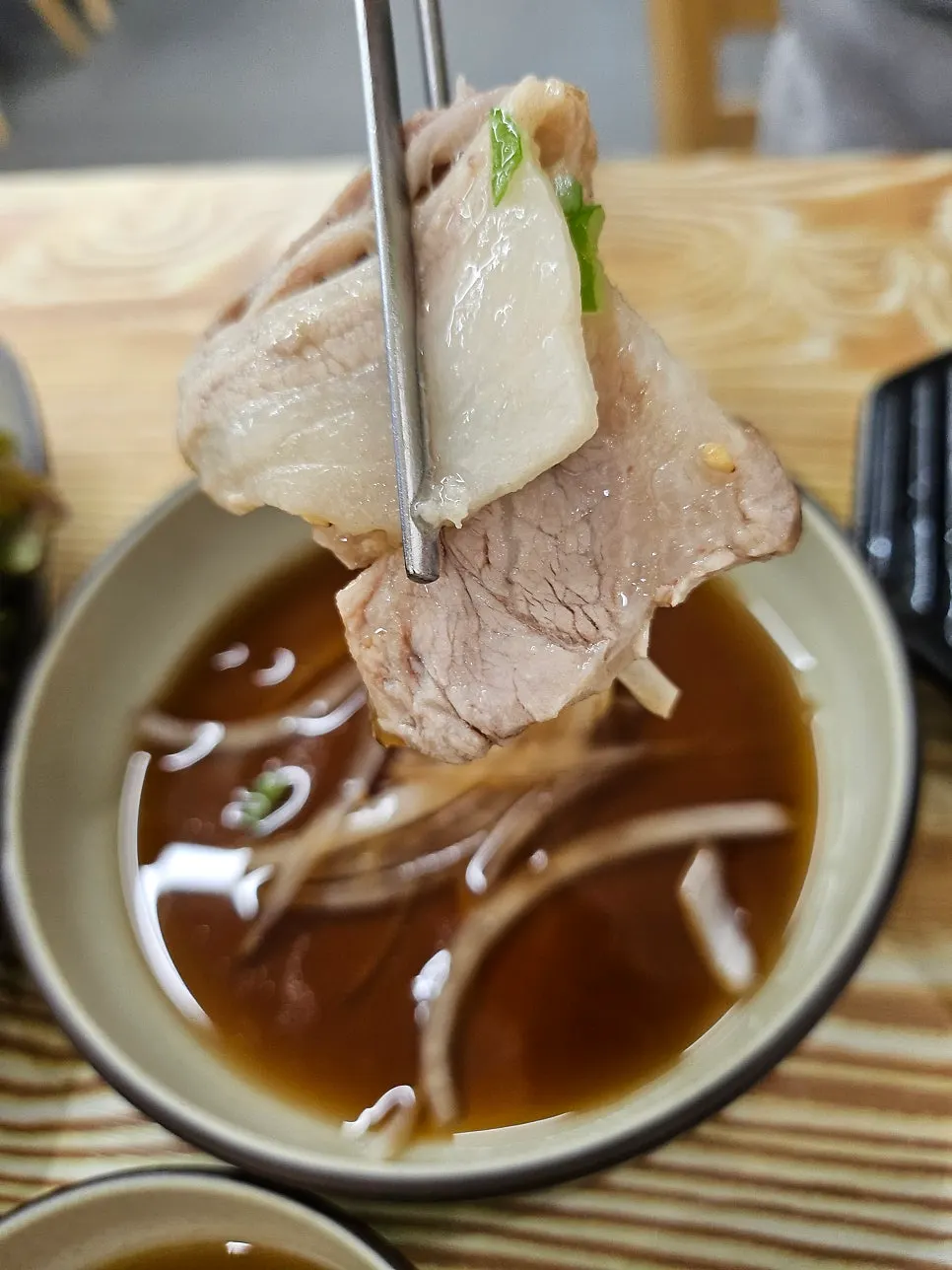 The glossy boiled pork from the boiled pork set