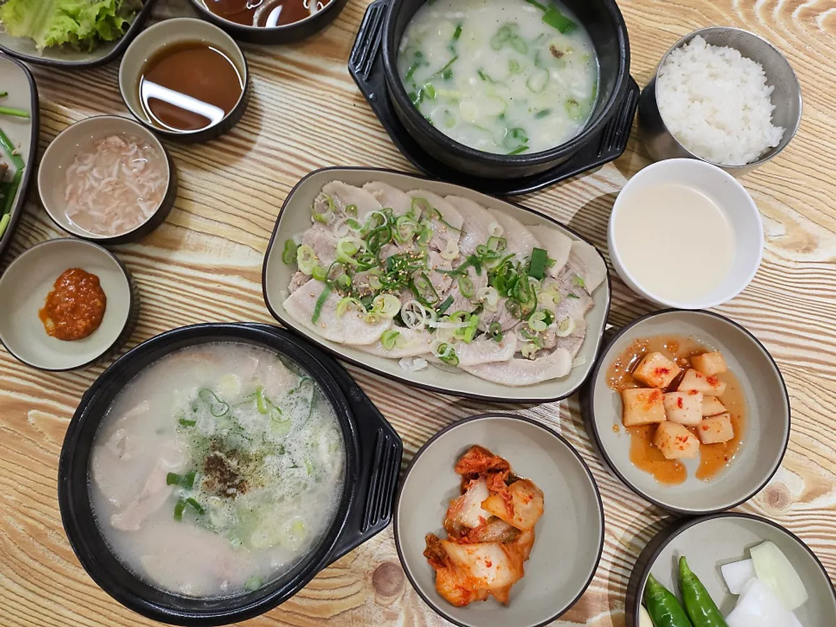 The final table spread of boiled pork set and pork jowl gukbap