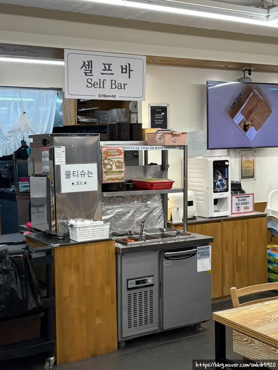 공기밥과 국수사리 무한리필 셀프 코너