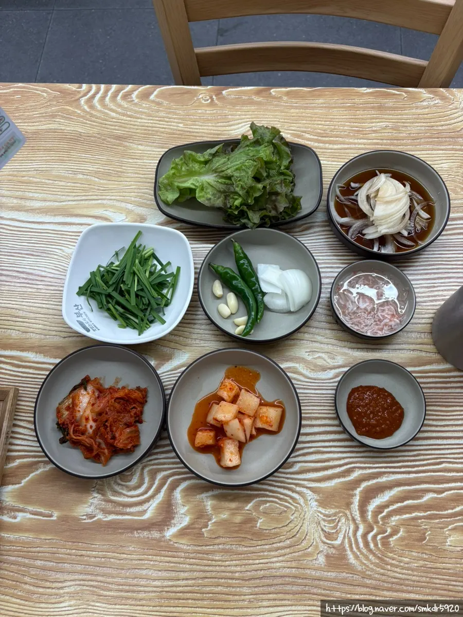 기본으로 나오는 밑반찬 상차림