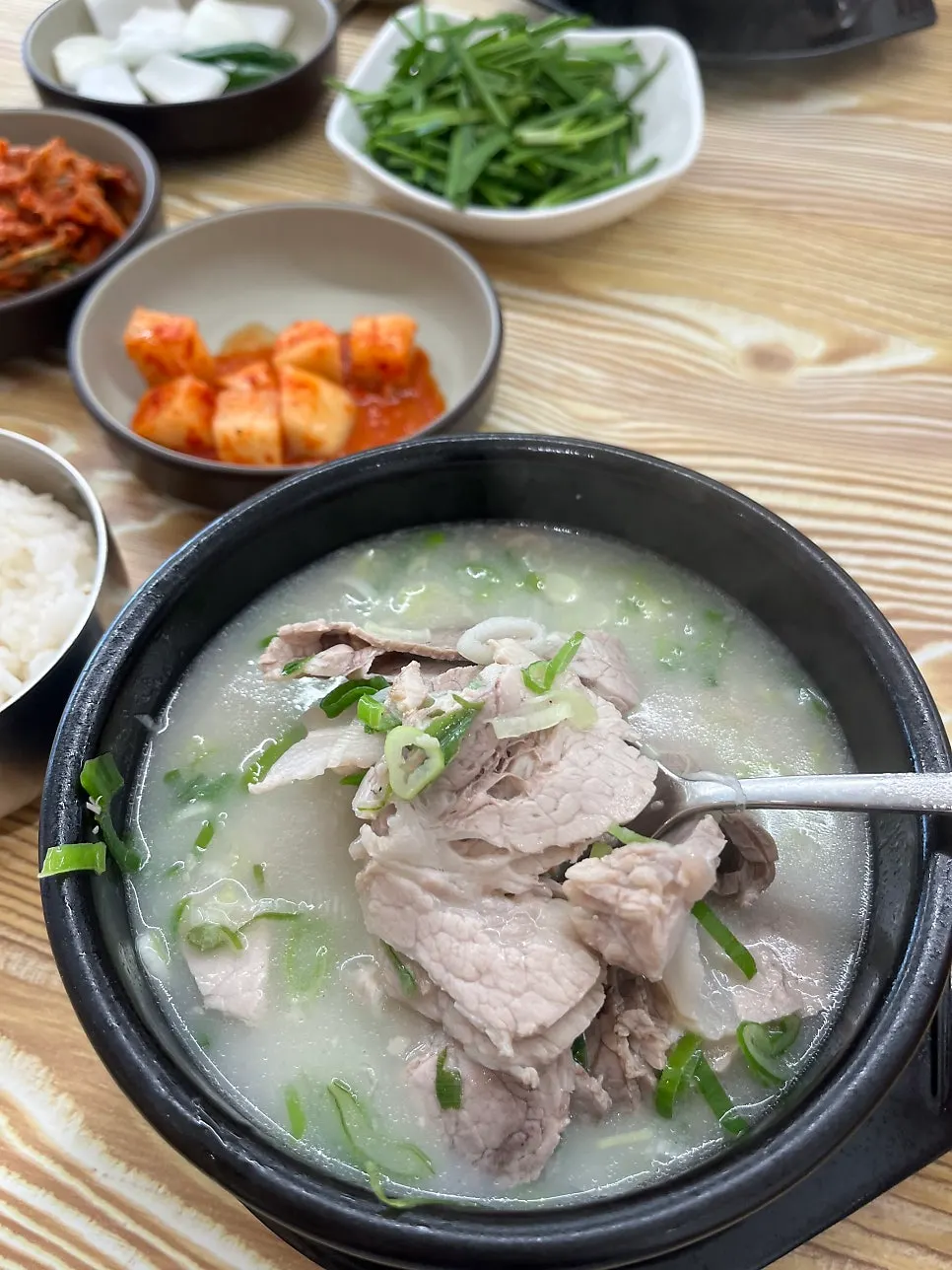 밥 반 고기 반인 고기듬뿍 국밥