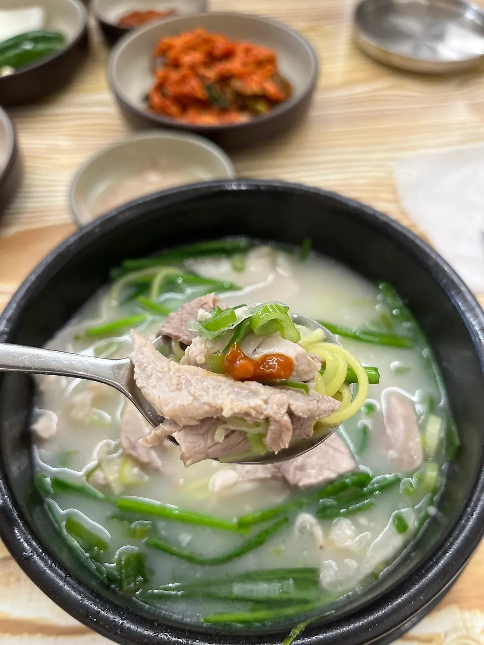 국밥에 말아 먹은 국수 사리
