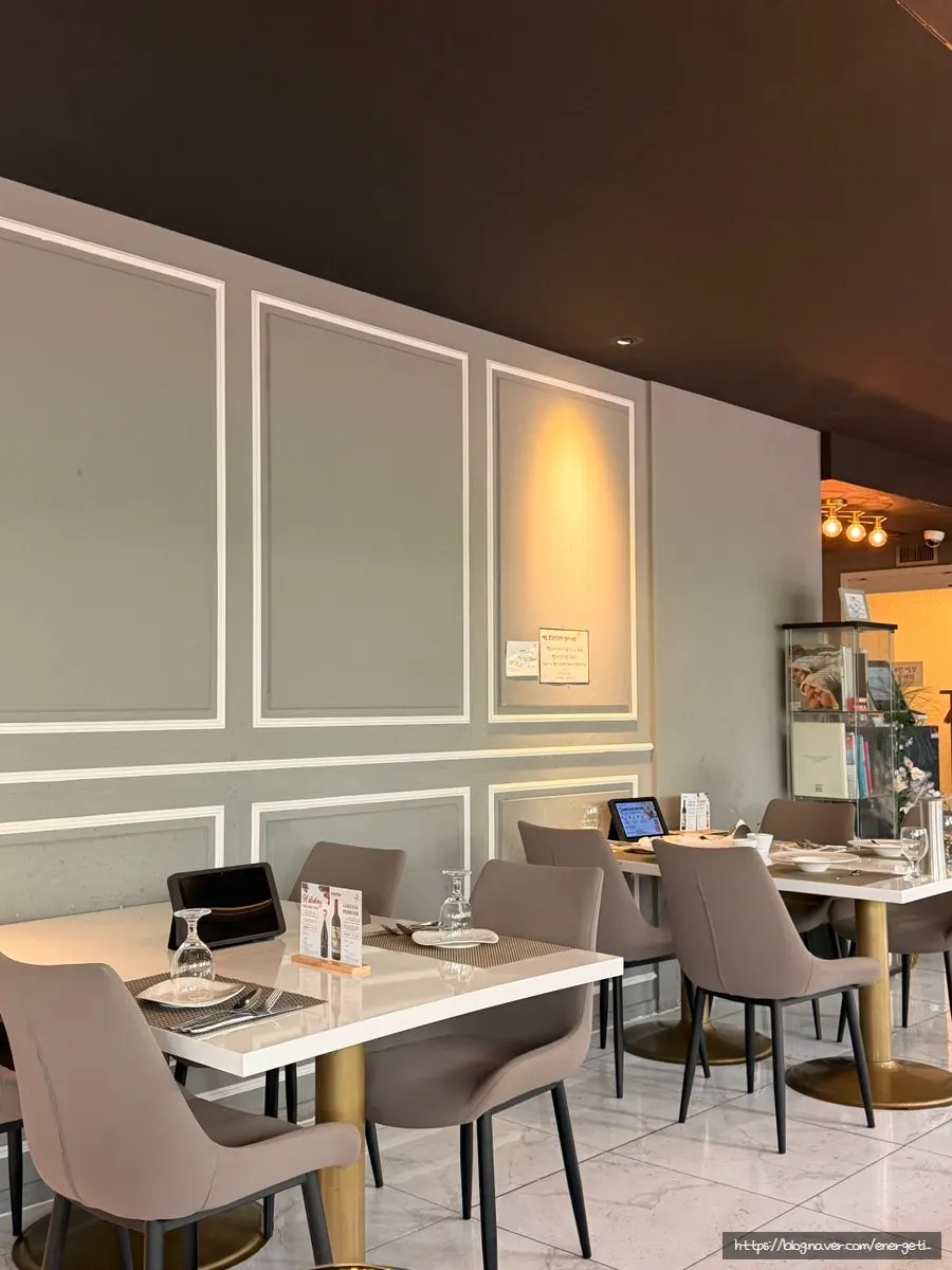 Dining hall seating with wide table spacing