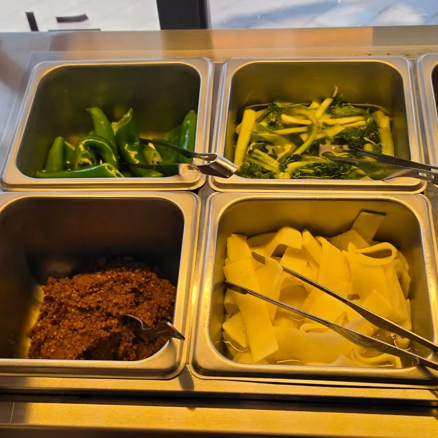 Geuni Sikdang's 4-person seating and dining hall